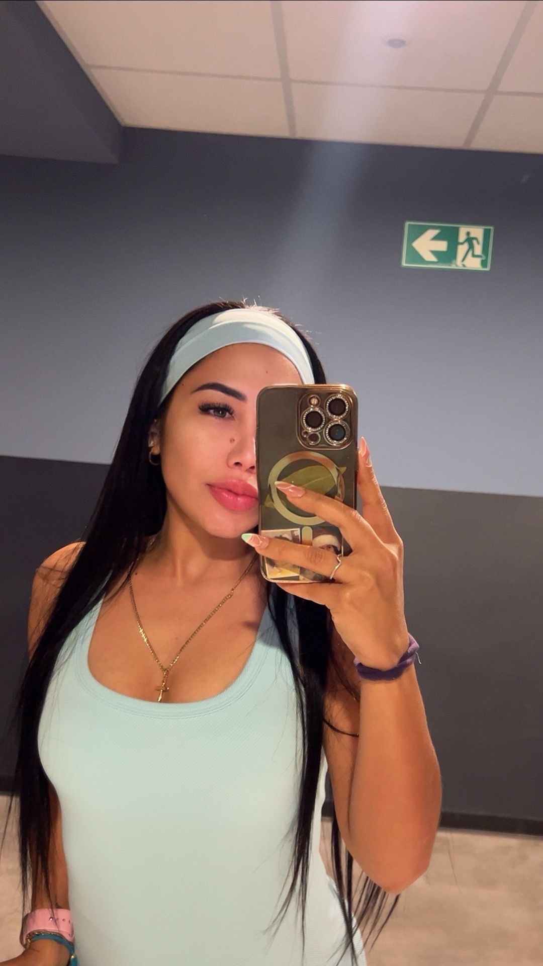 613977635|ISABELLA|Chica