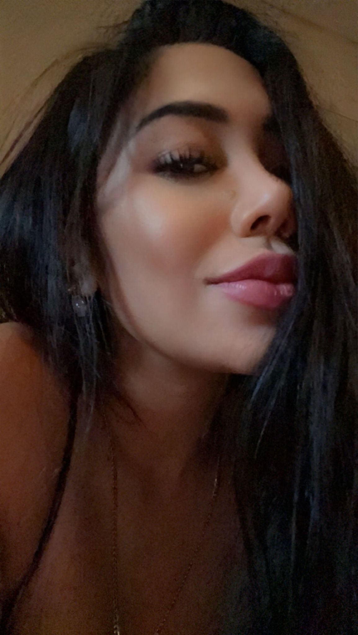 613977635|ISABELLA|Chica