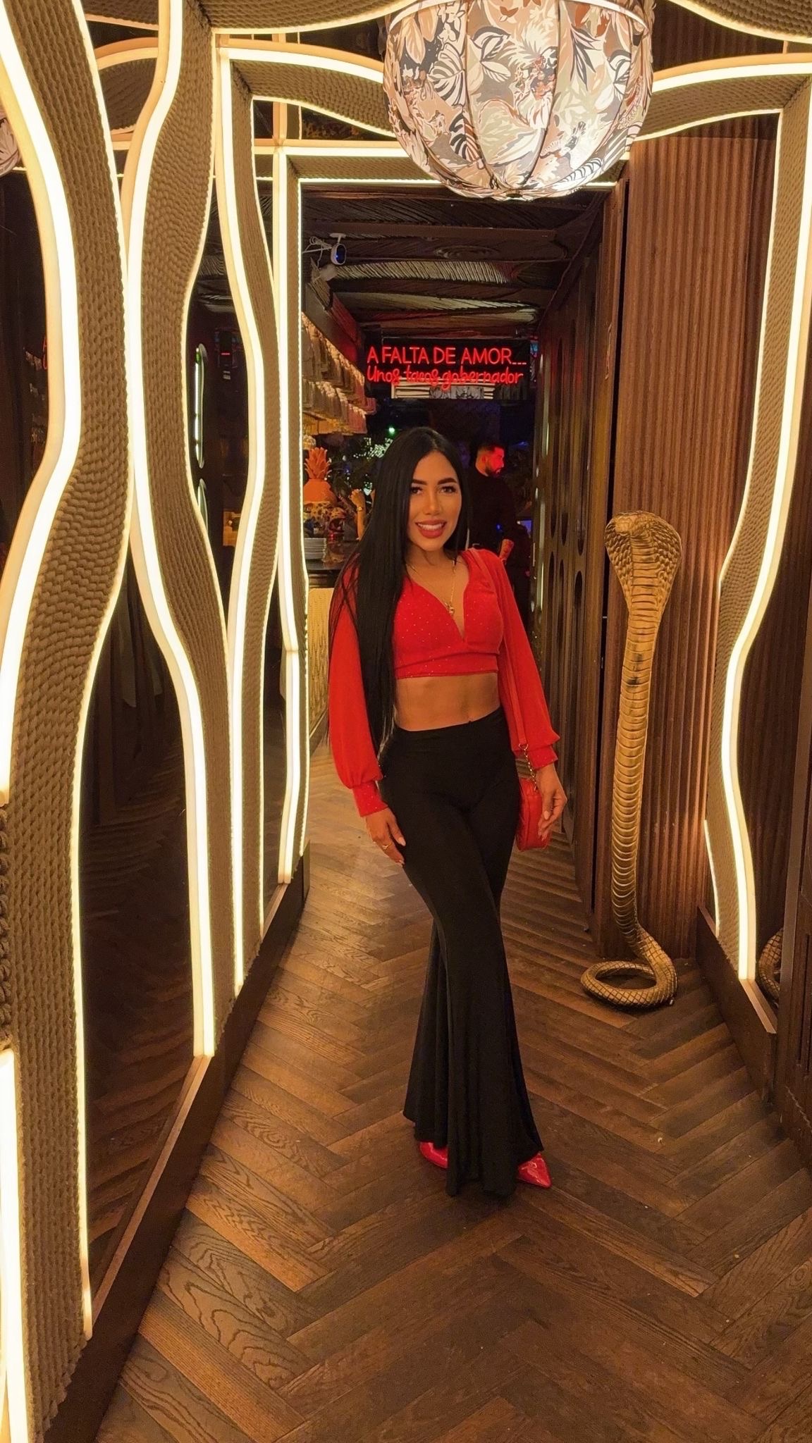 613977635|ISABELLA|Chica