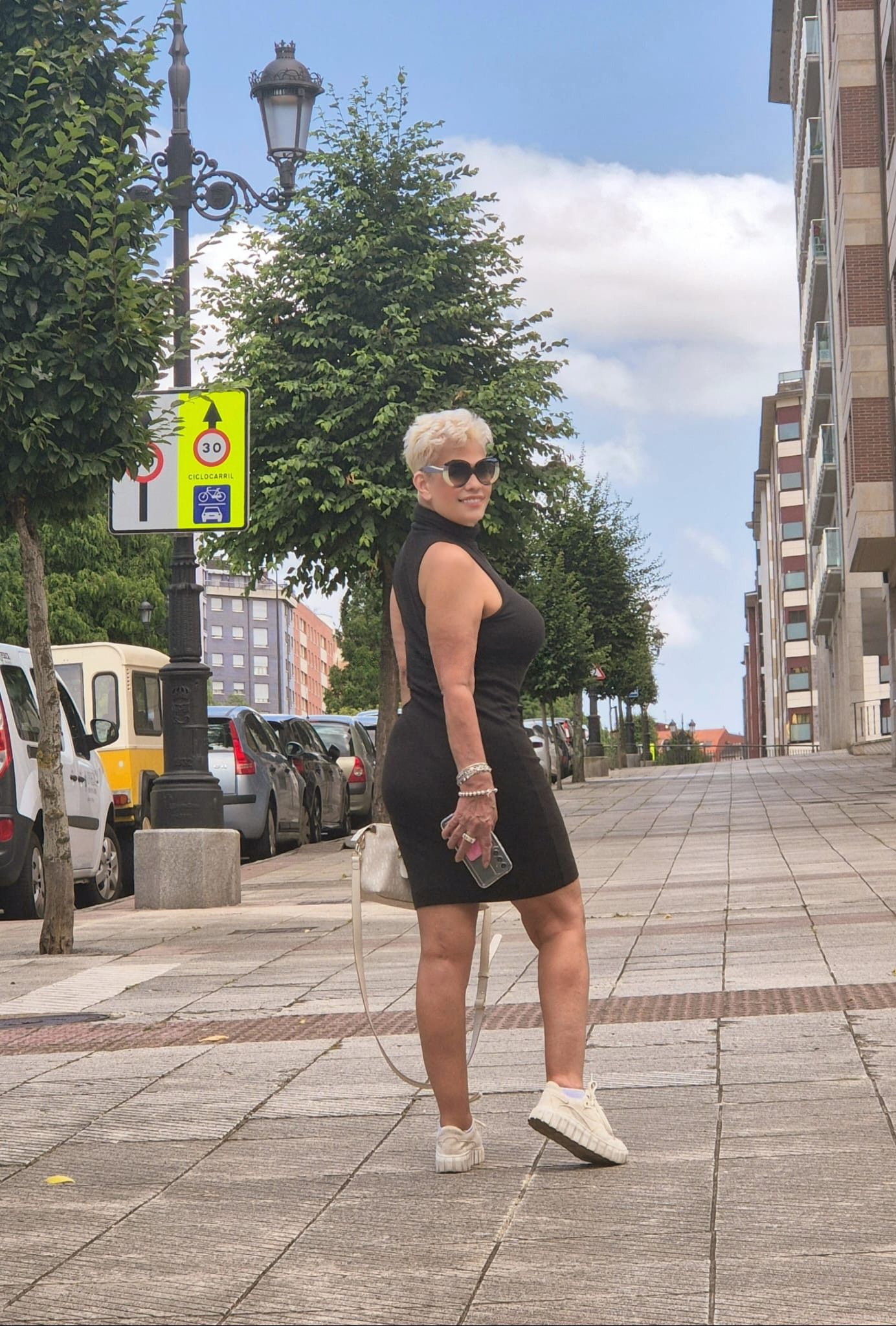 667097103|CANDELA|Chica