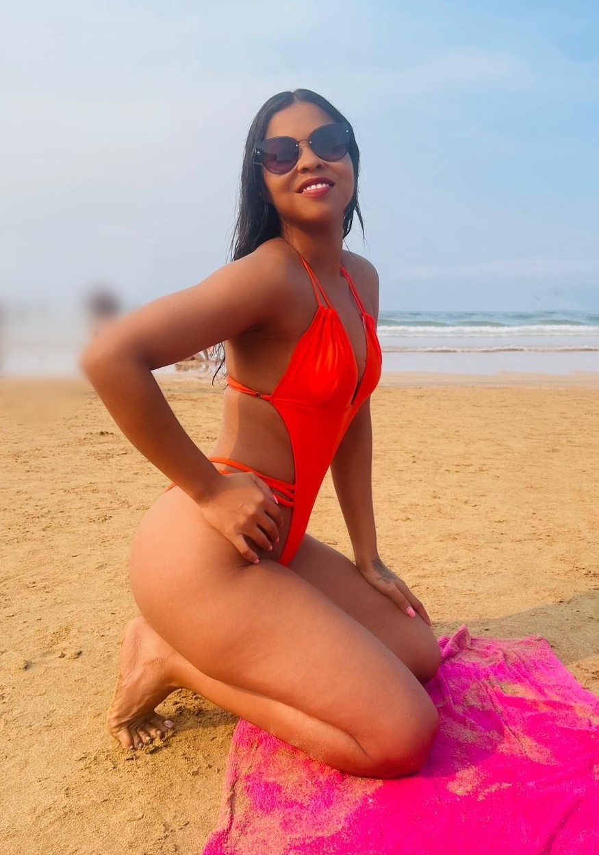 642041087|THAYNA|Escort