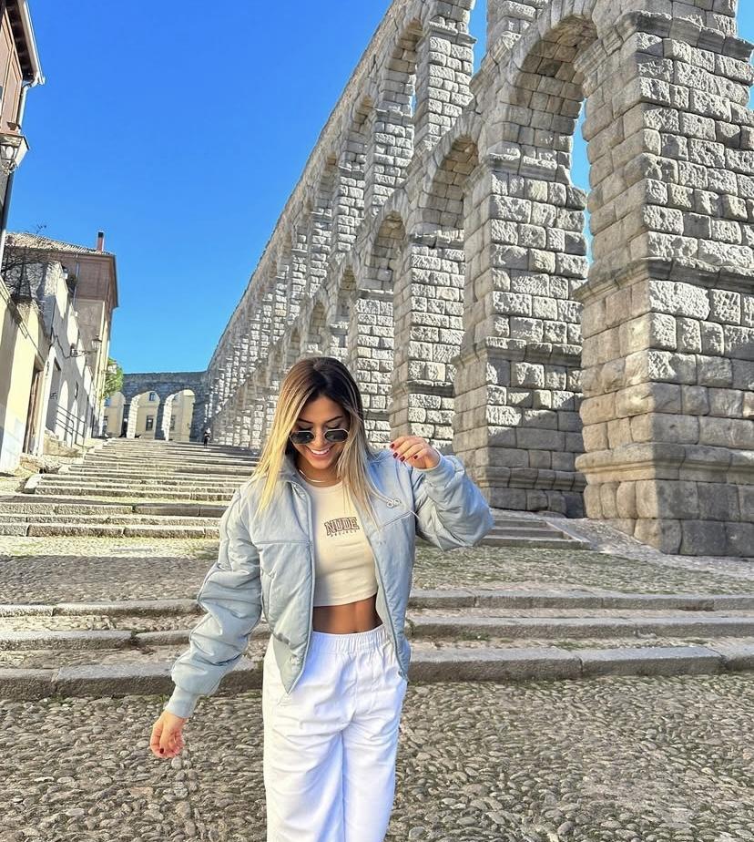 643639729|SARA|Chica