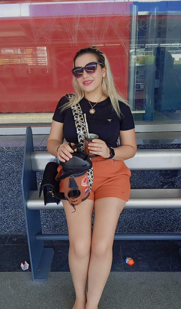 642225883|LIZ|Chica
