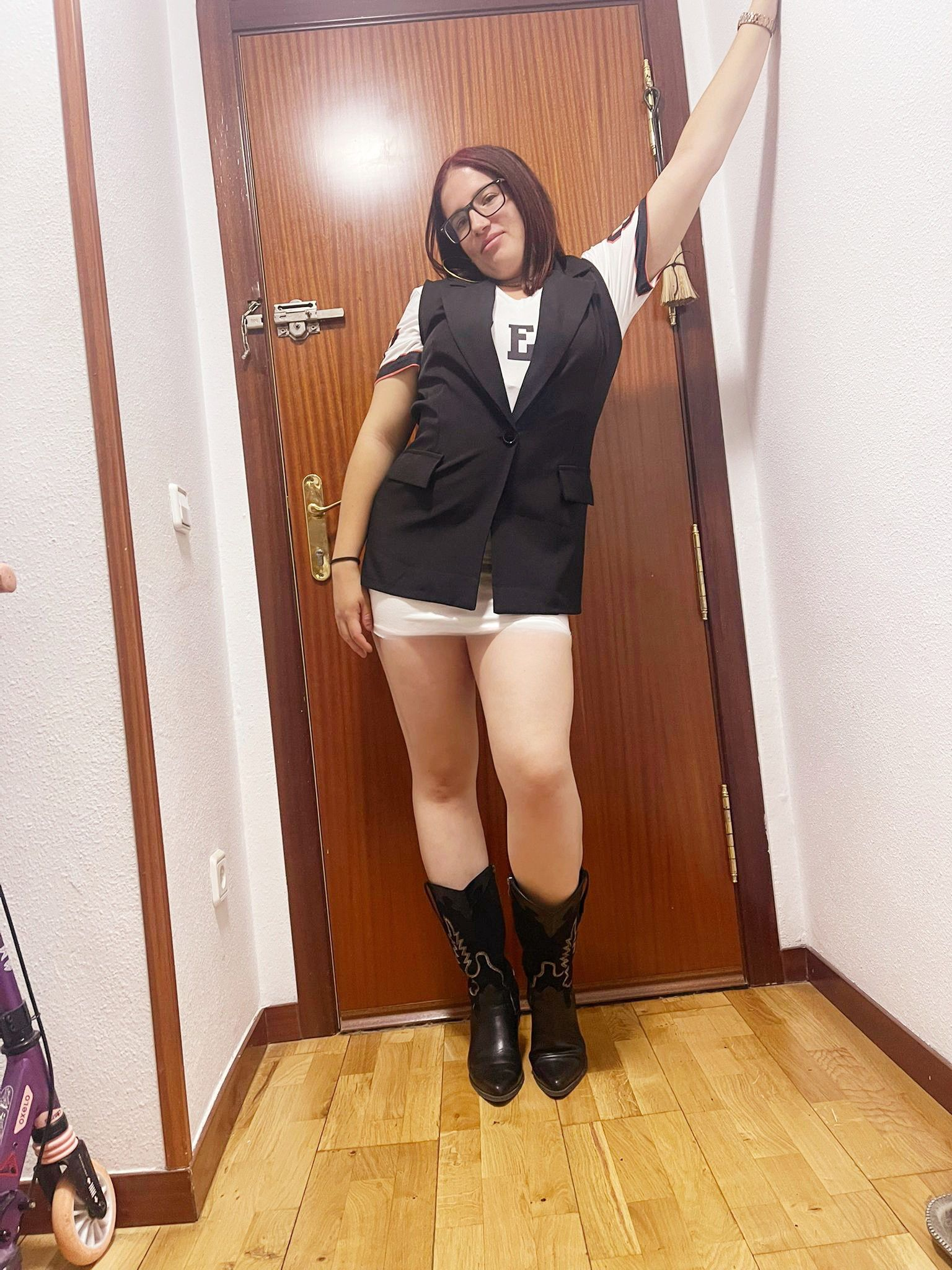 614302319|LAURA|Chica