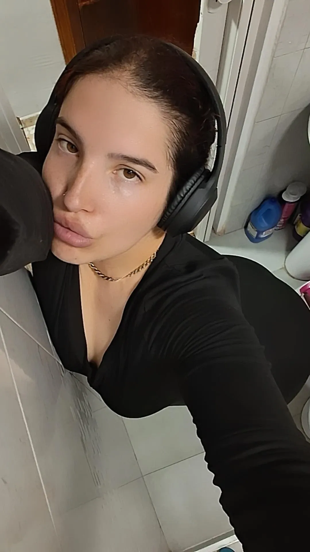 614302319|LAURA|Chica