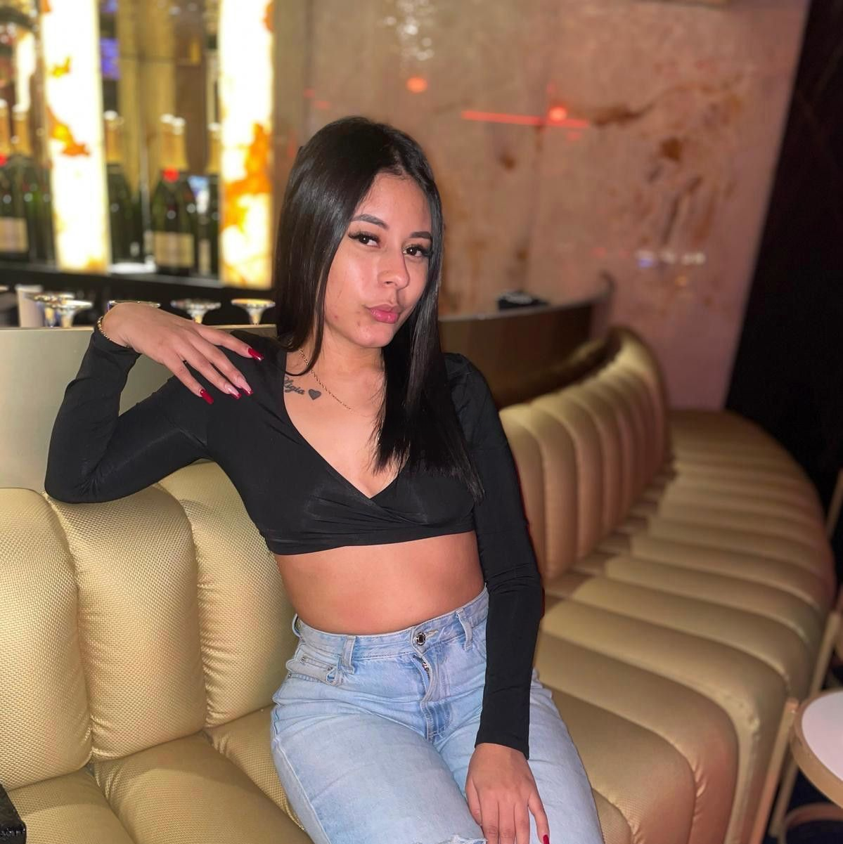 613370794|ISA|Chica