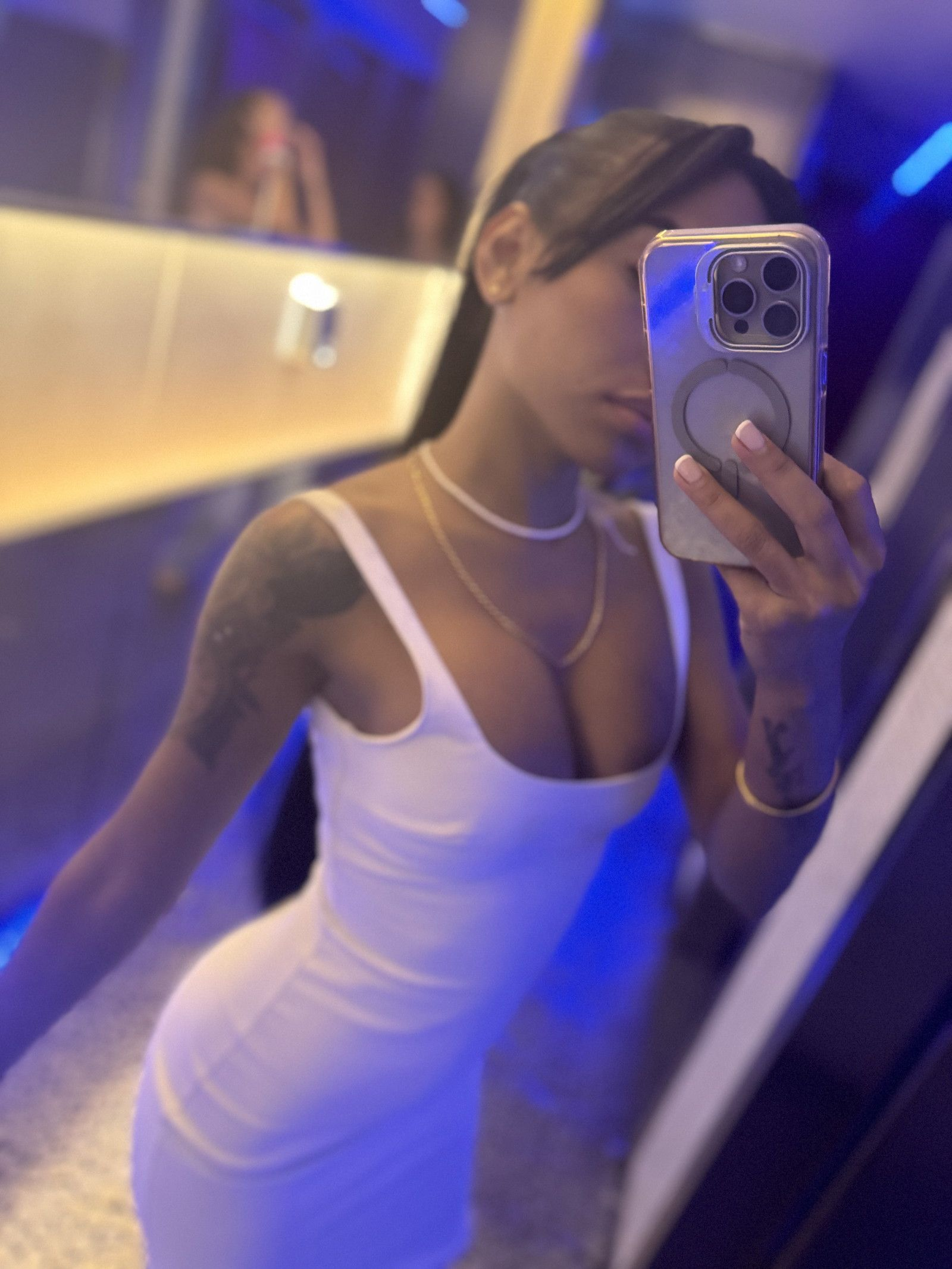 642772436|IZARA|Chica