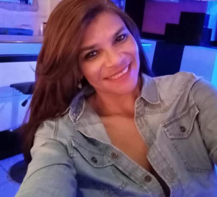 680687637|LAURA|Chica