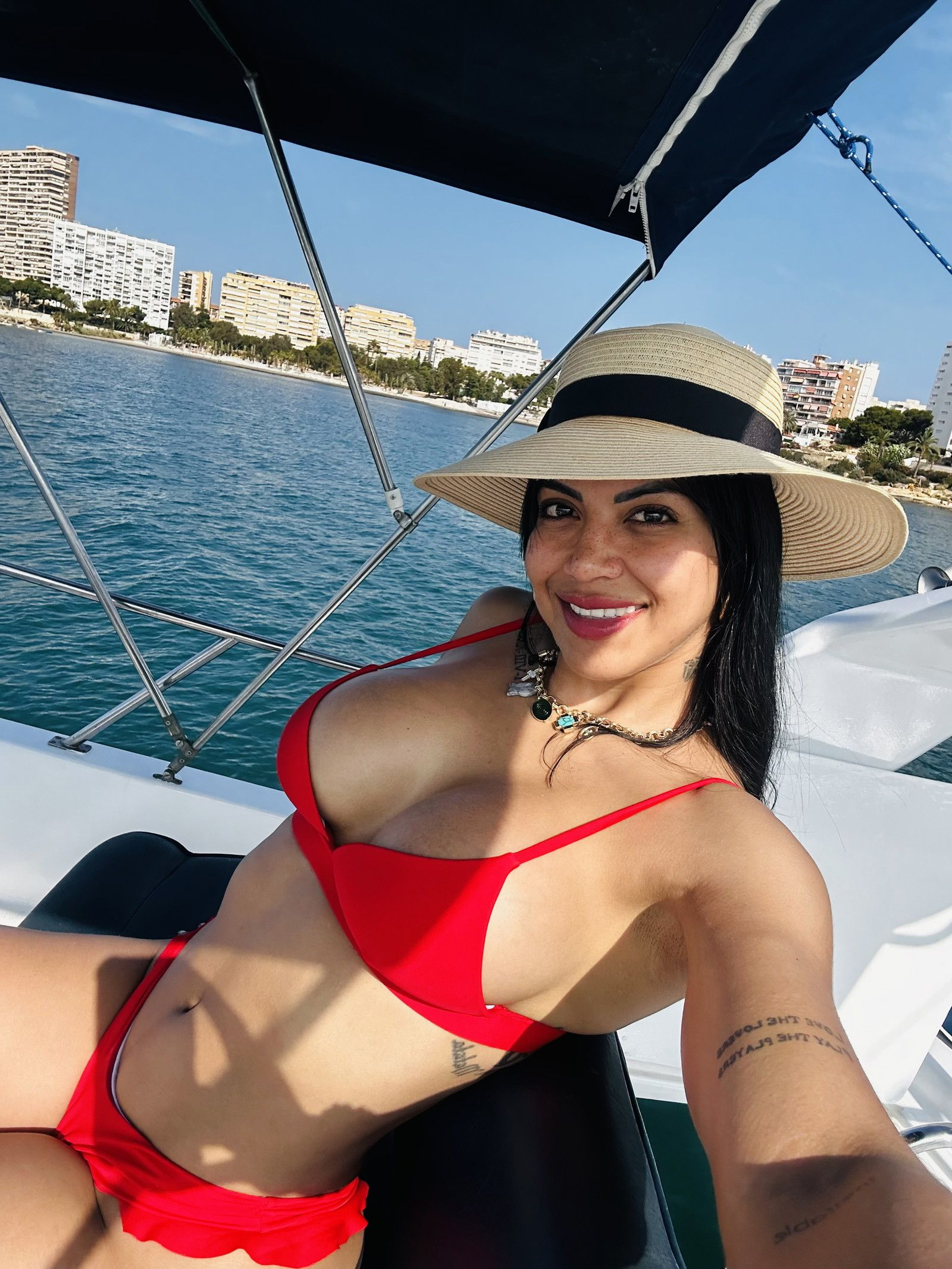 662634136|KATIA|Chica