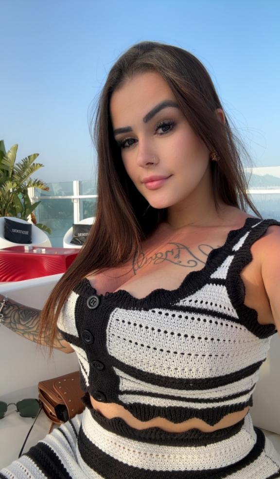 612246208|MELLY|Chica