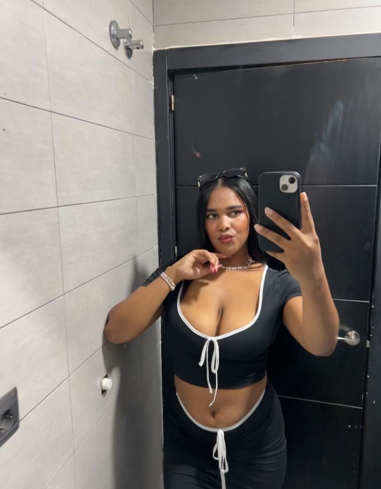 643979384|NICOL|Chica
