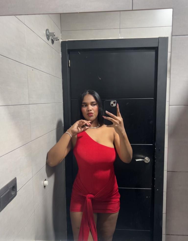 643979384|NICOL|Chica
