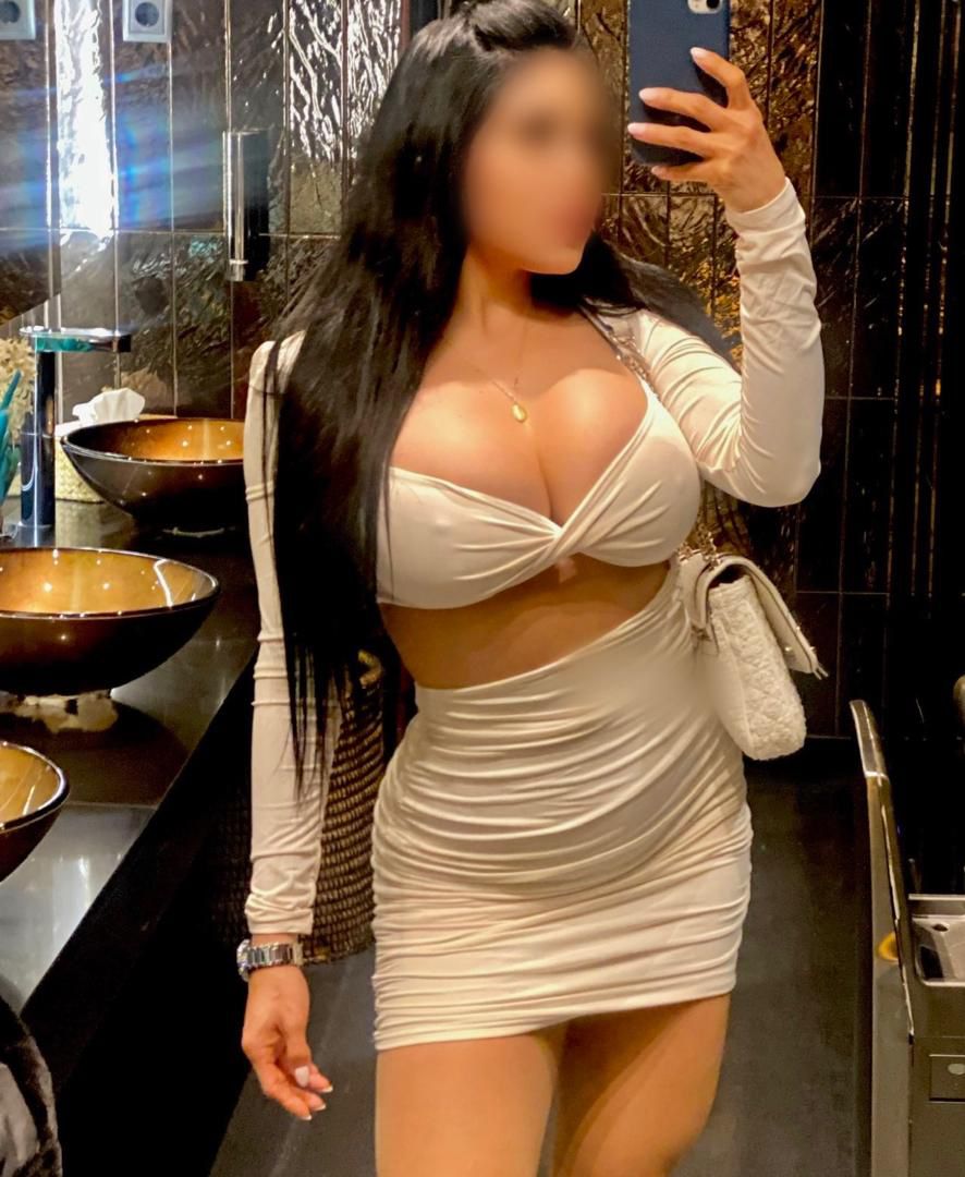 678592929|JULIET|Escort