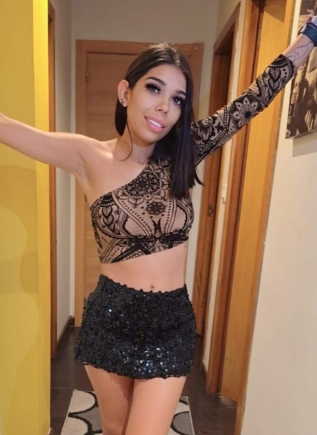 680615957|LAURITA|Chica