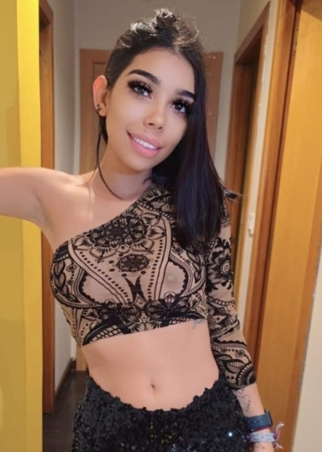 680615957|LAURITA|Chica