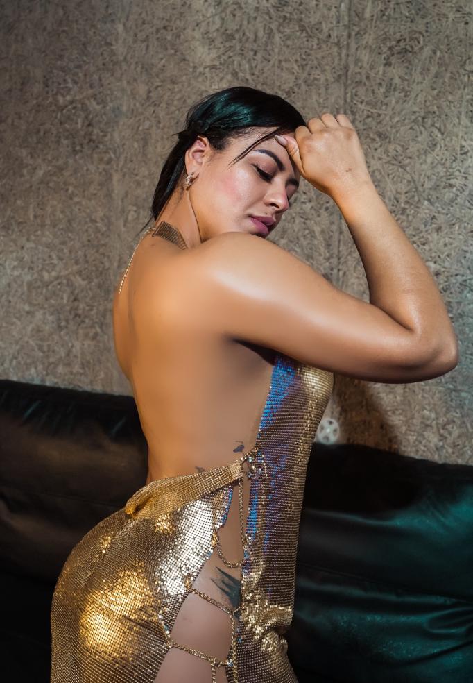 637270396|OLIVIA|Chica