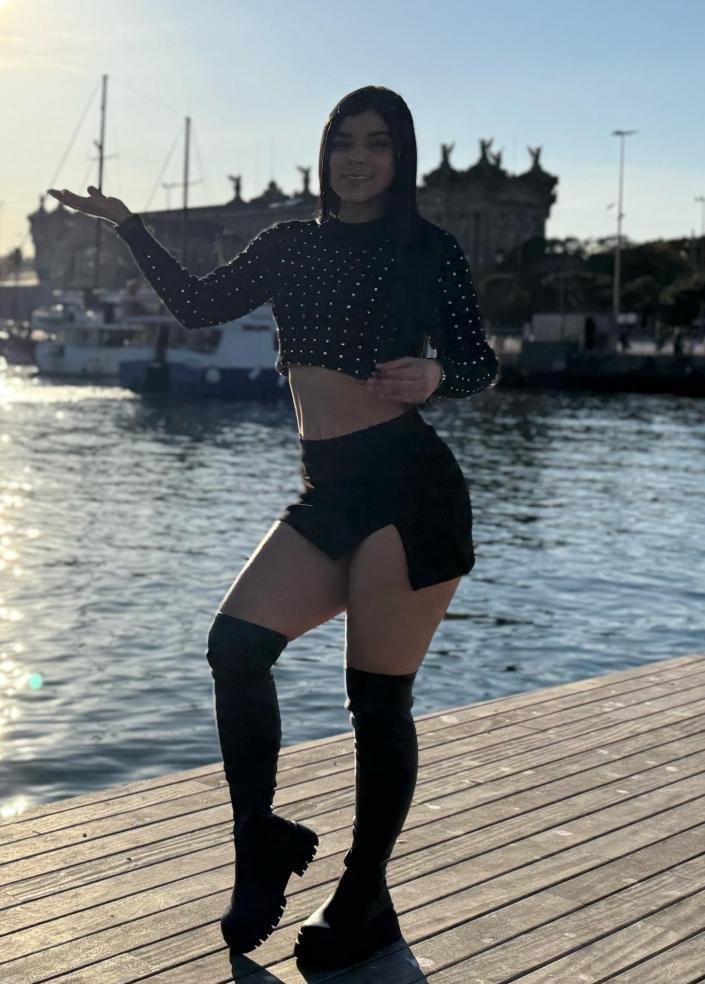 603995267|JUNE|Chica