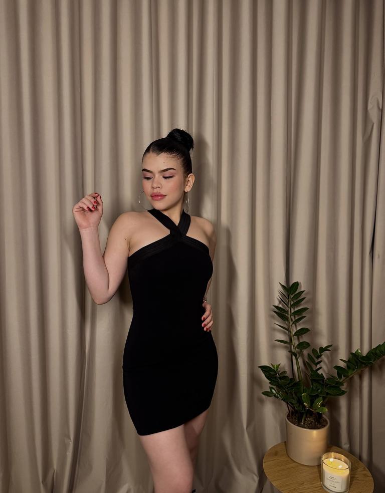 613853621|MIA|Chica