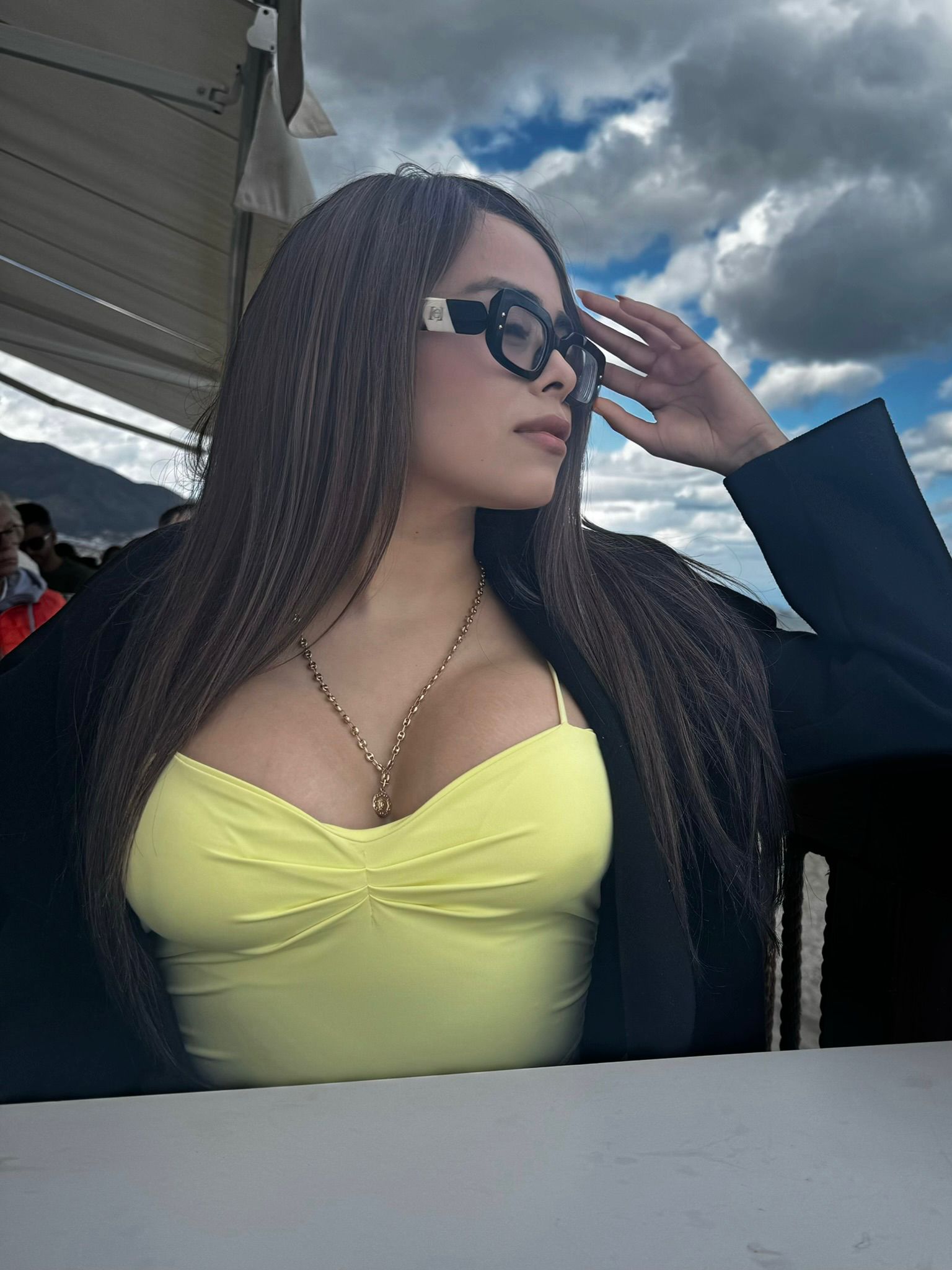 687670225|ISABELLA|Chica