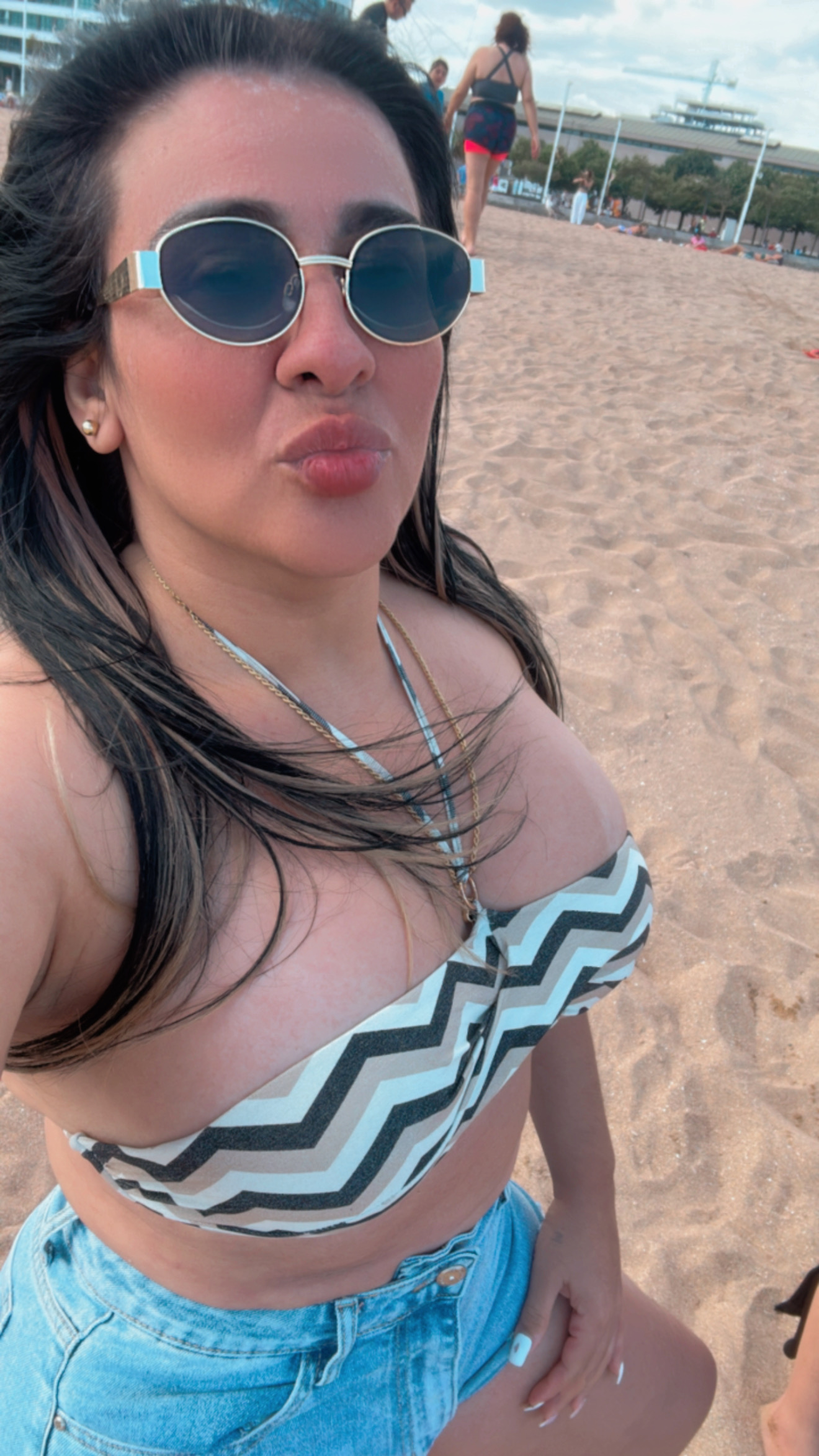658910030|EMILIANA|Chica