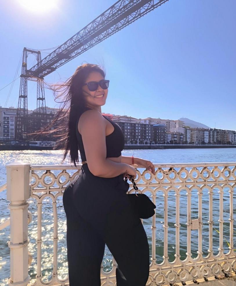 697705885|EMILY|Chica