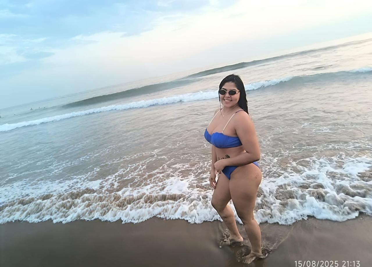 697705885|EMILY|Chica