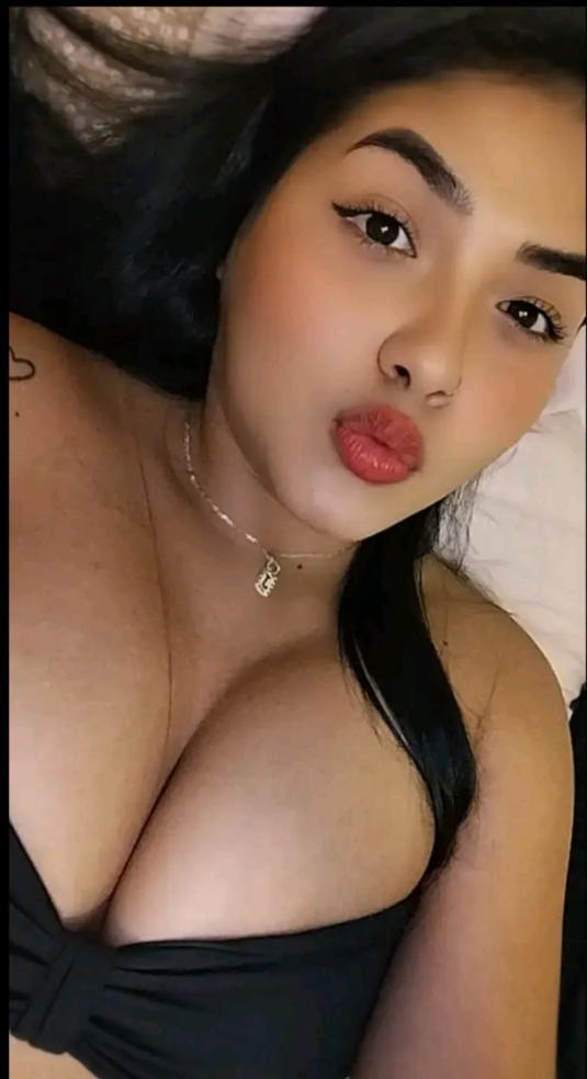 697705885|EMILY|Chica