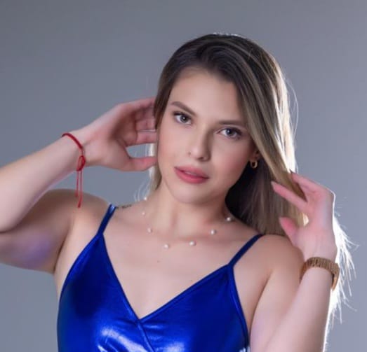 680615957|ALANA|Chica