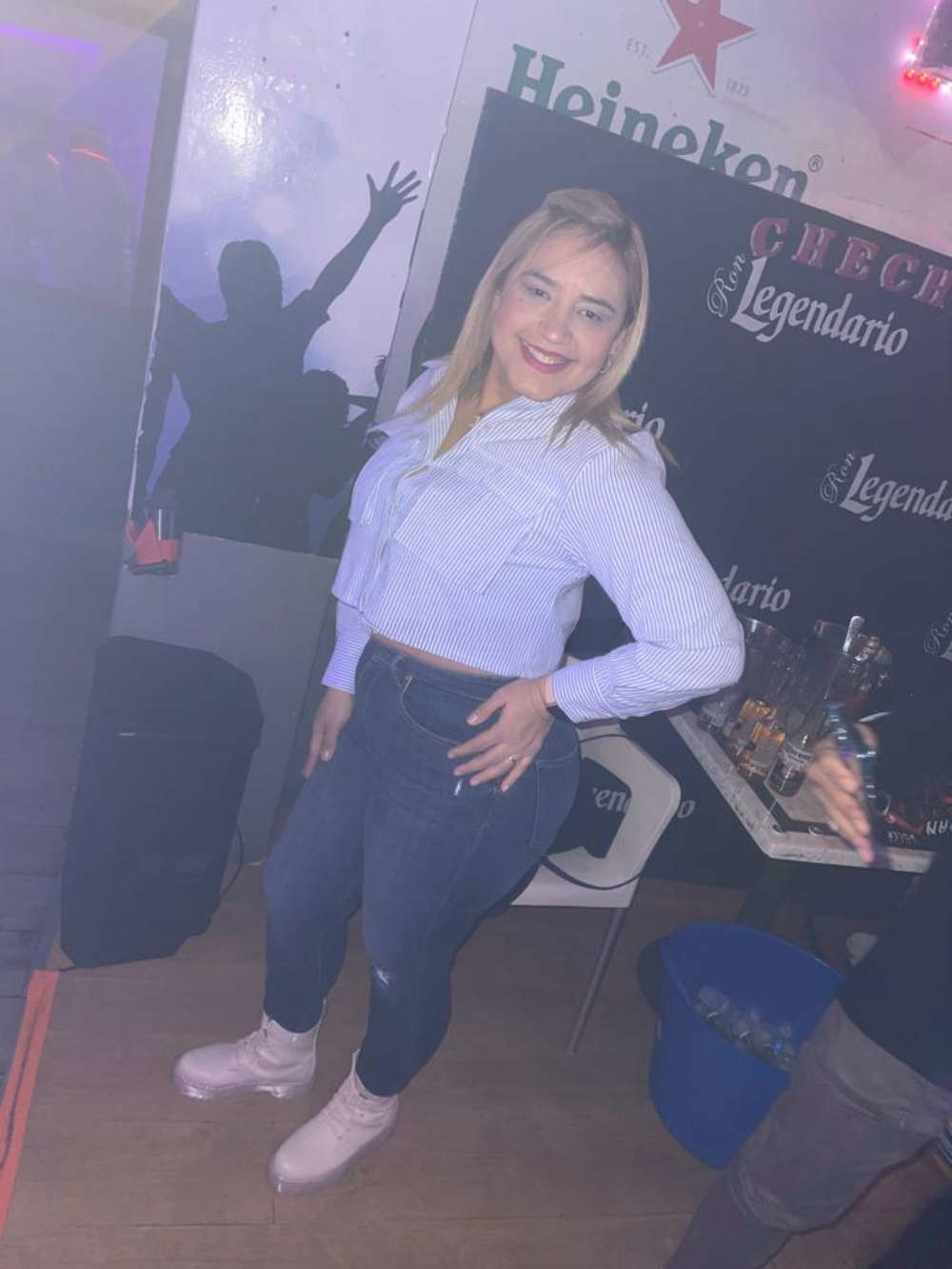 697958128|CAMILA|Chica