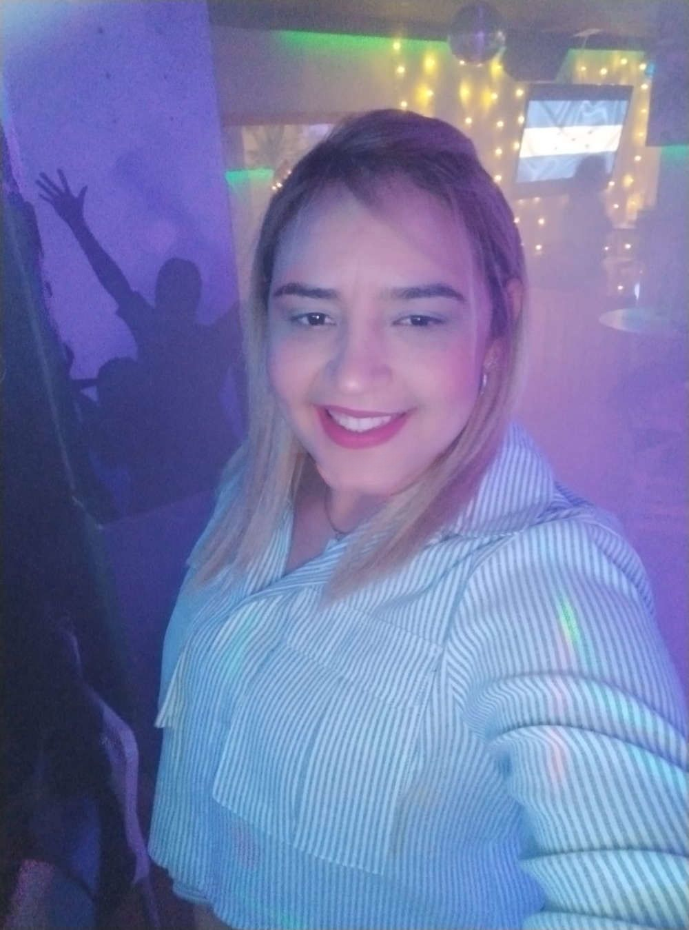697958128|CAMILA|Chica
