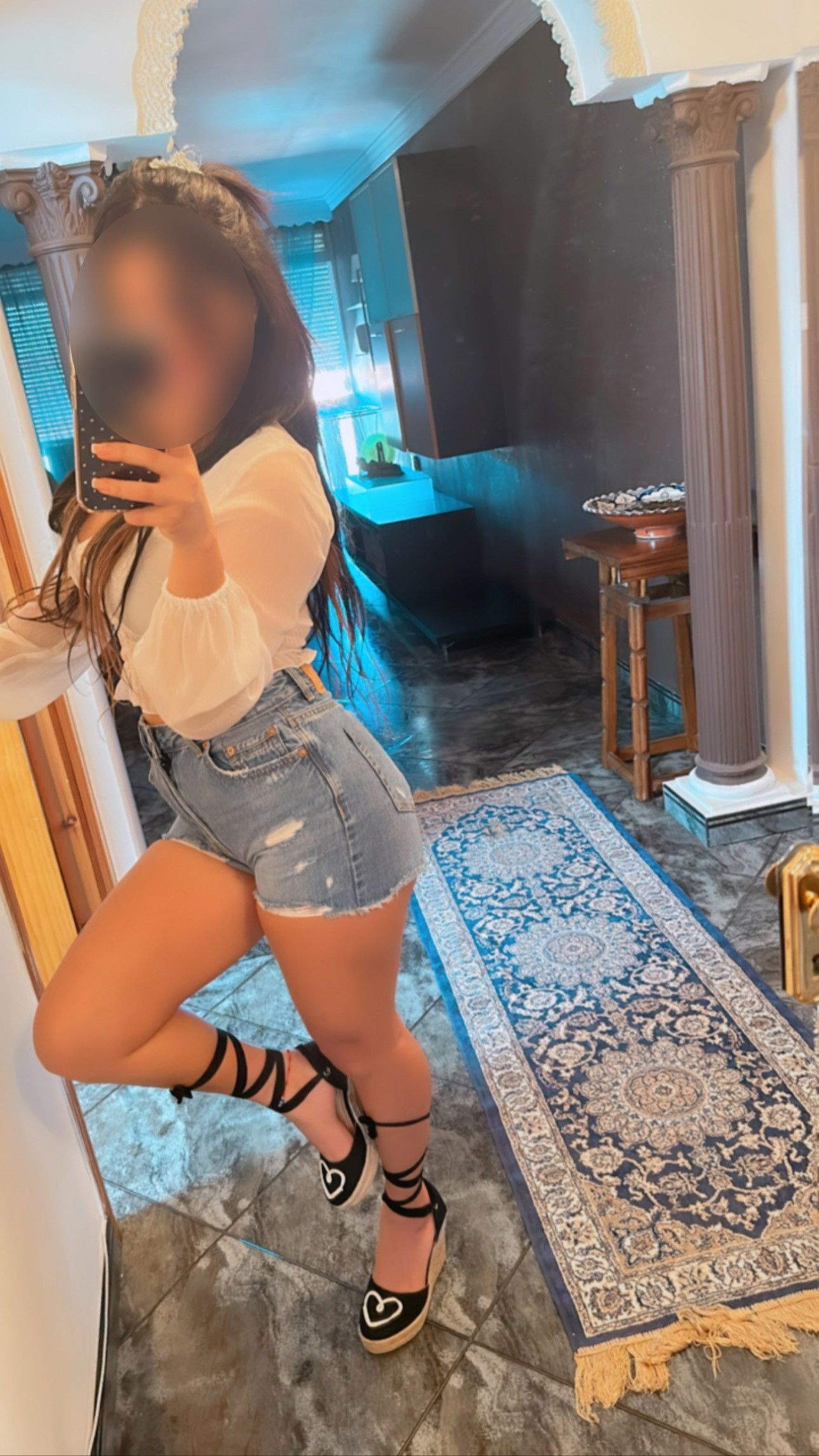 661599596|RUBY|Chica