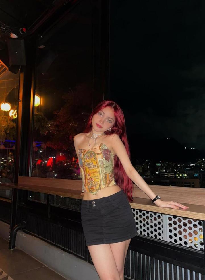632986389|VALEN|Chica