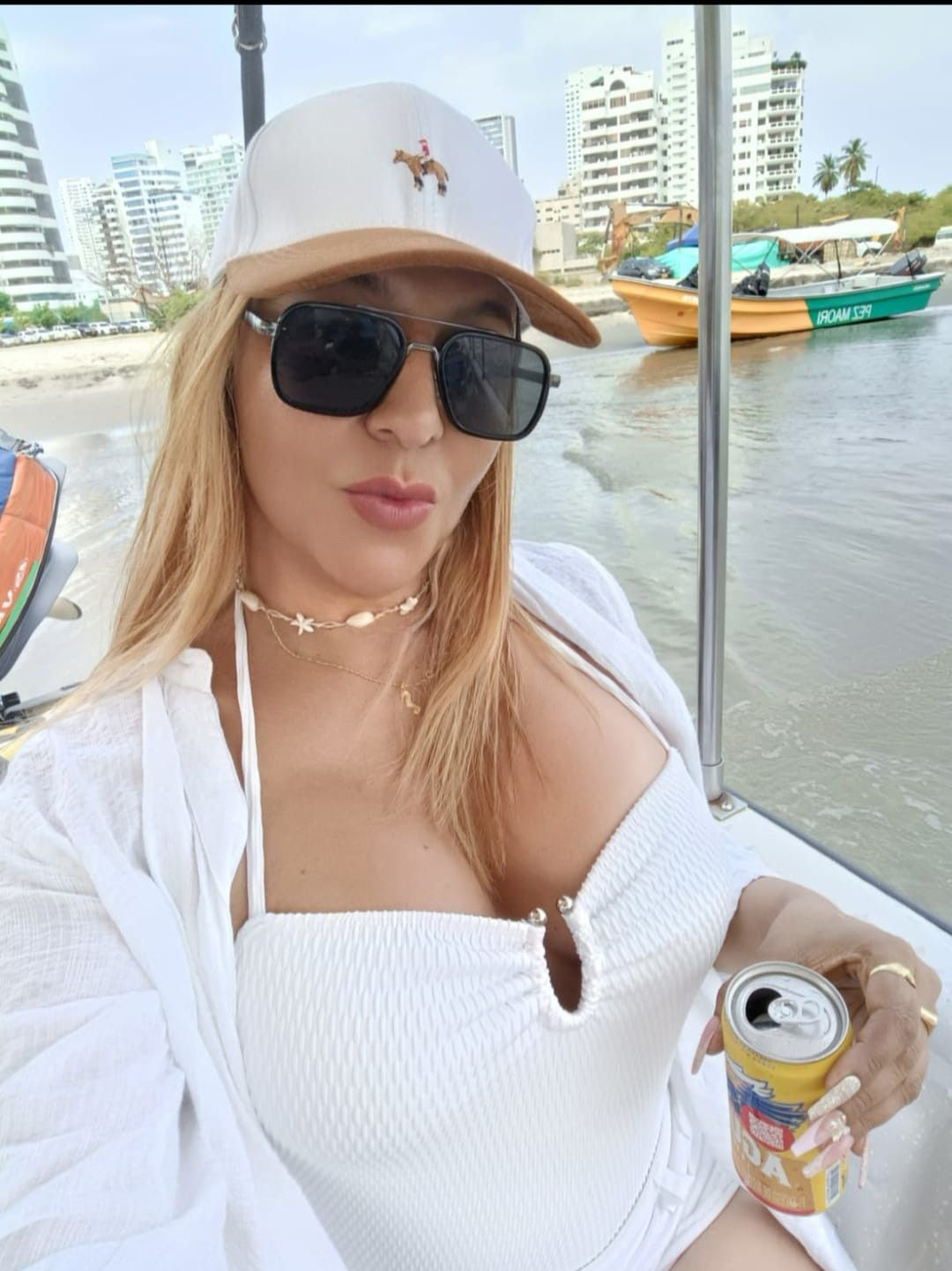 655782542|SOL|Chica