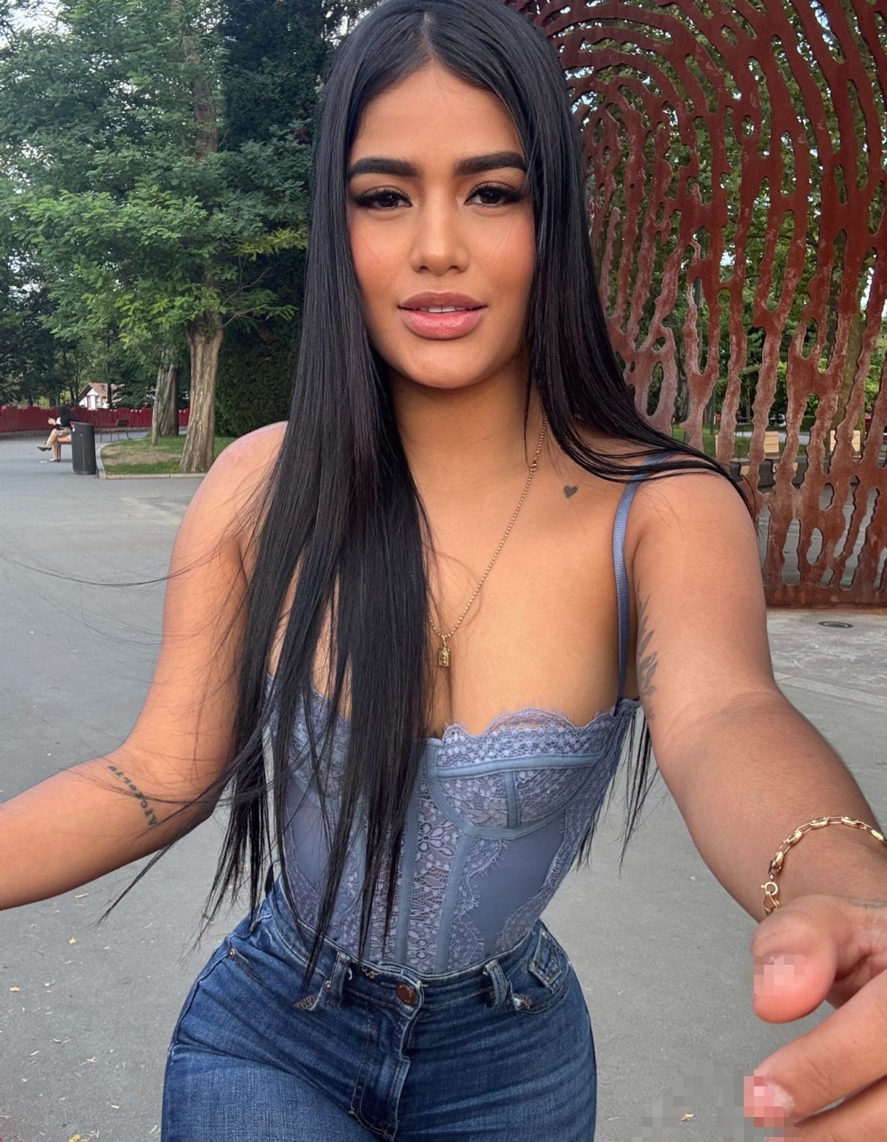 613598360|MEGAN|Escort