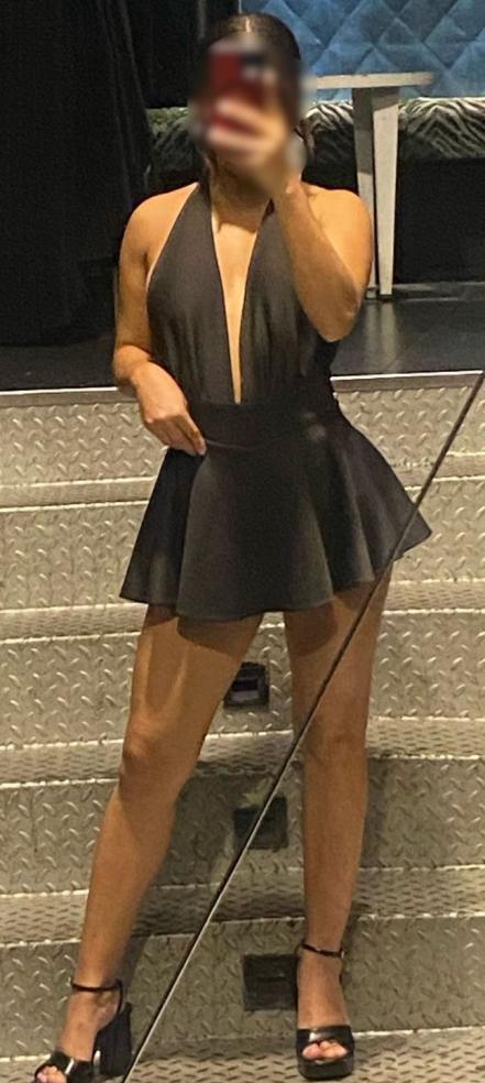 643198758|EMILY|Chica
