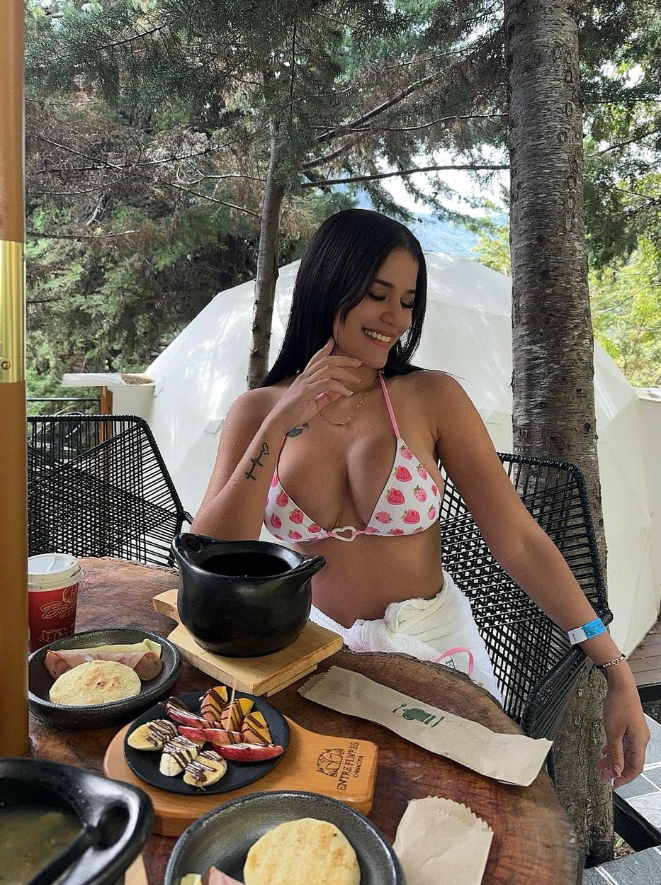 613827509|VICTORIA|Chica