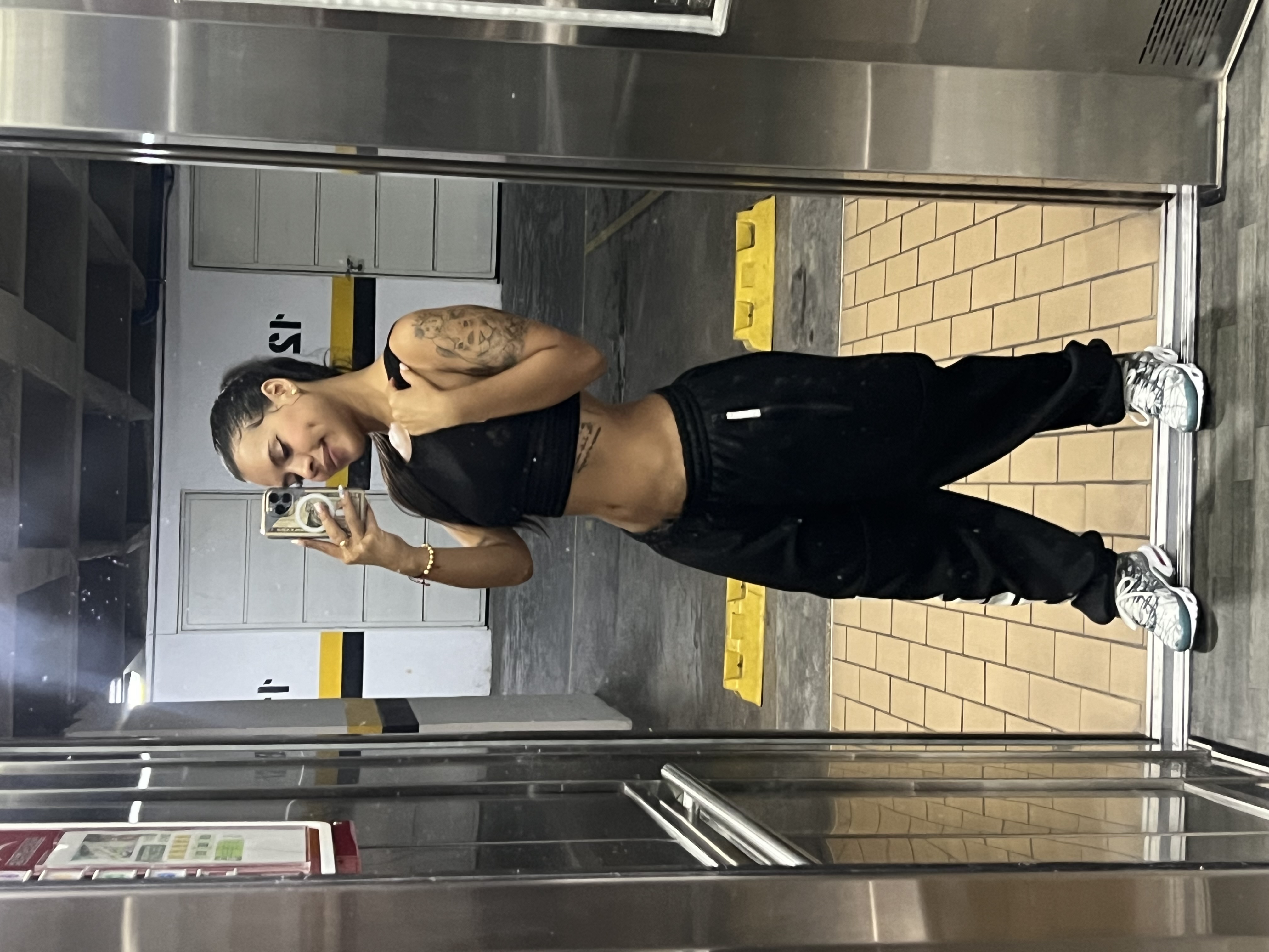 651572556|LILITH|Chica