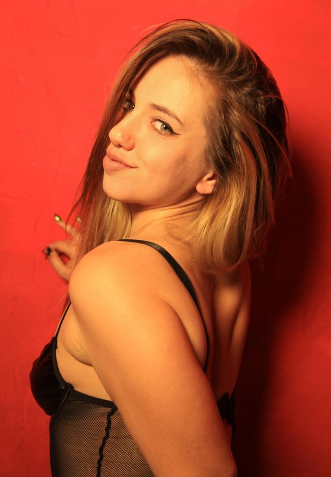 670829437|ELEKTRA|Chica