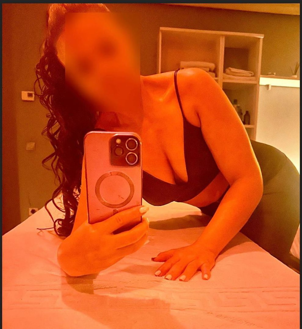 648180423|CARLA|Chica