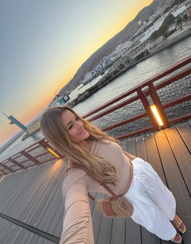 642843721|LUNA|Chica