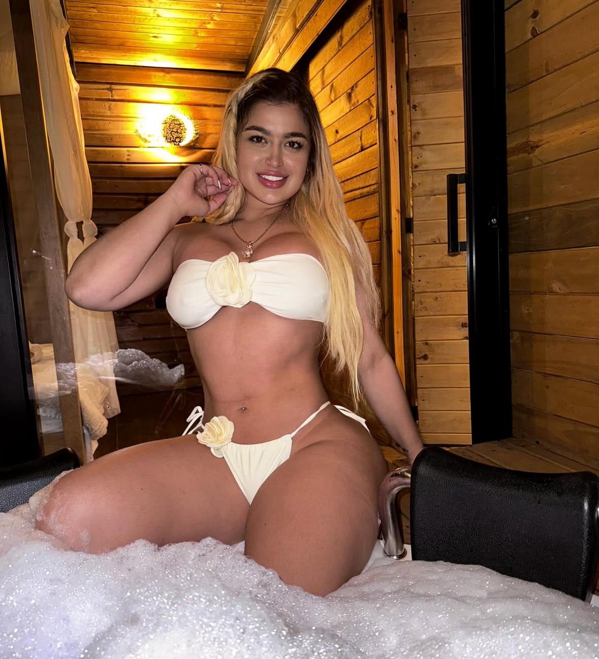 627415040|SALOMé|Chica