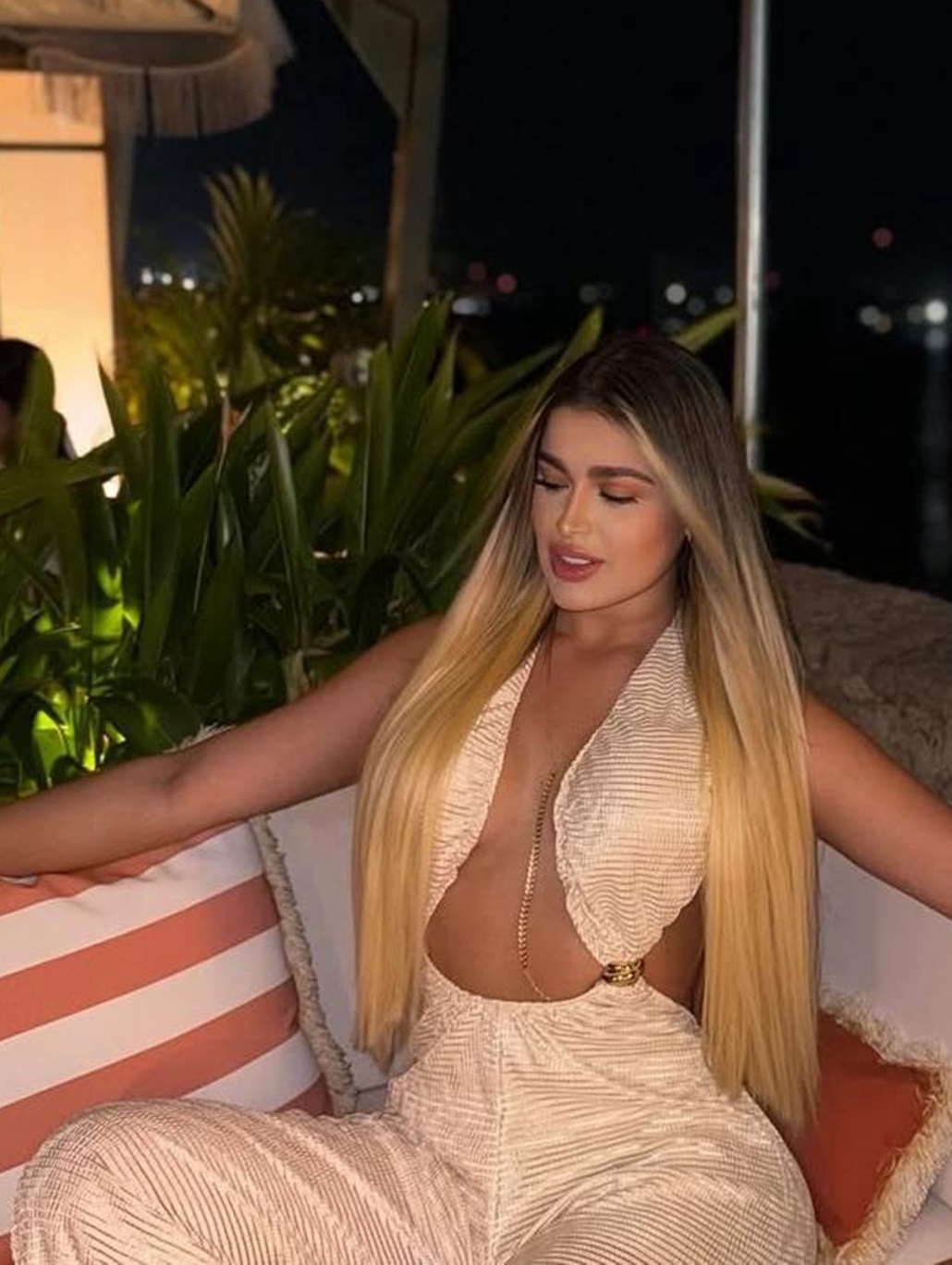 627415040|SALOMé|Chica