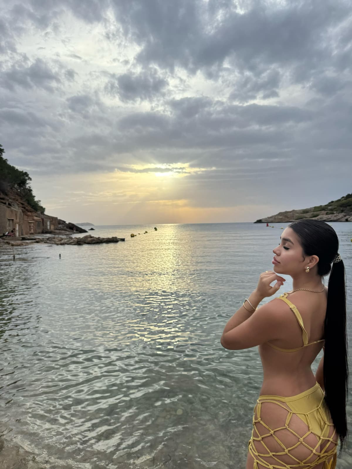 607745066|CAMILA|Chica