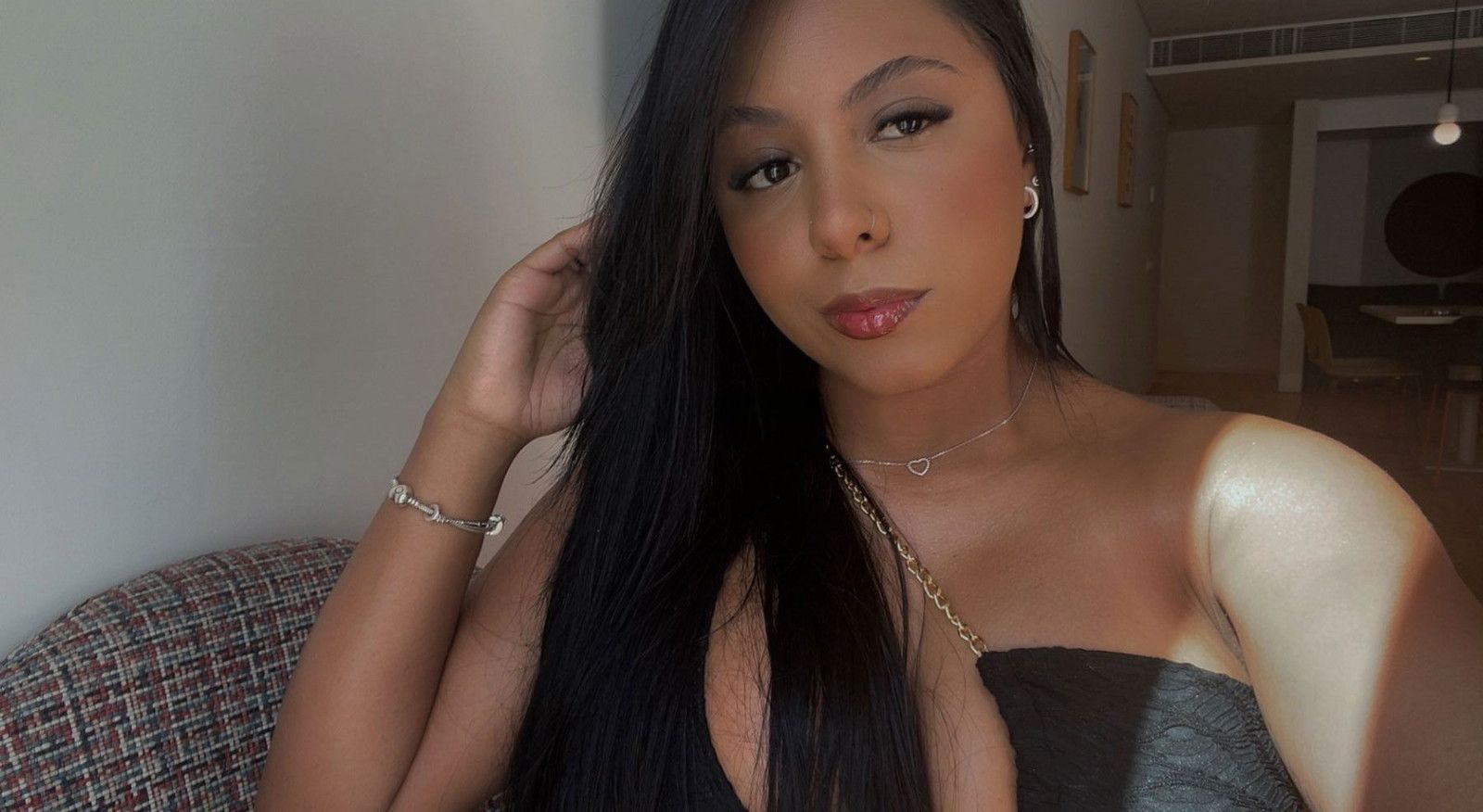 613469859|JULIA|Chica