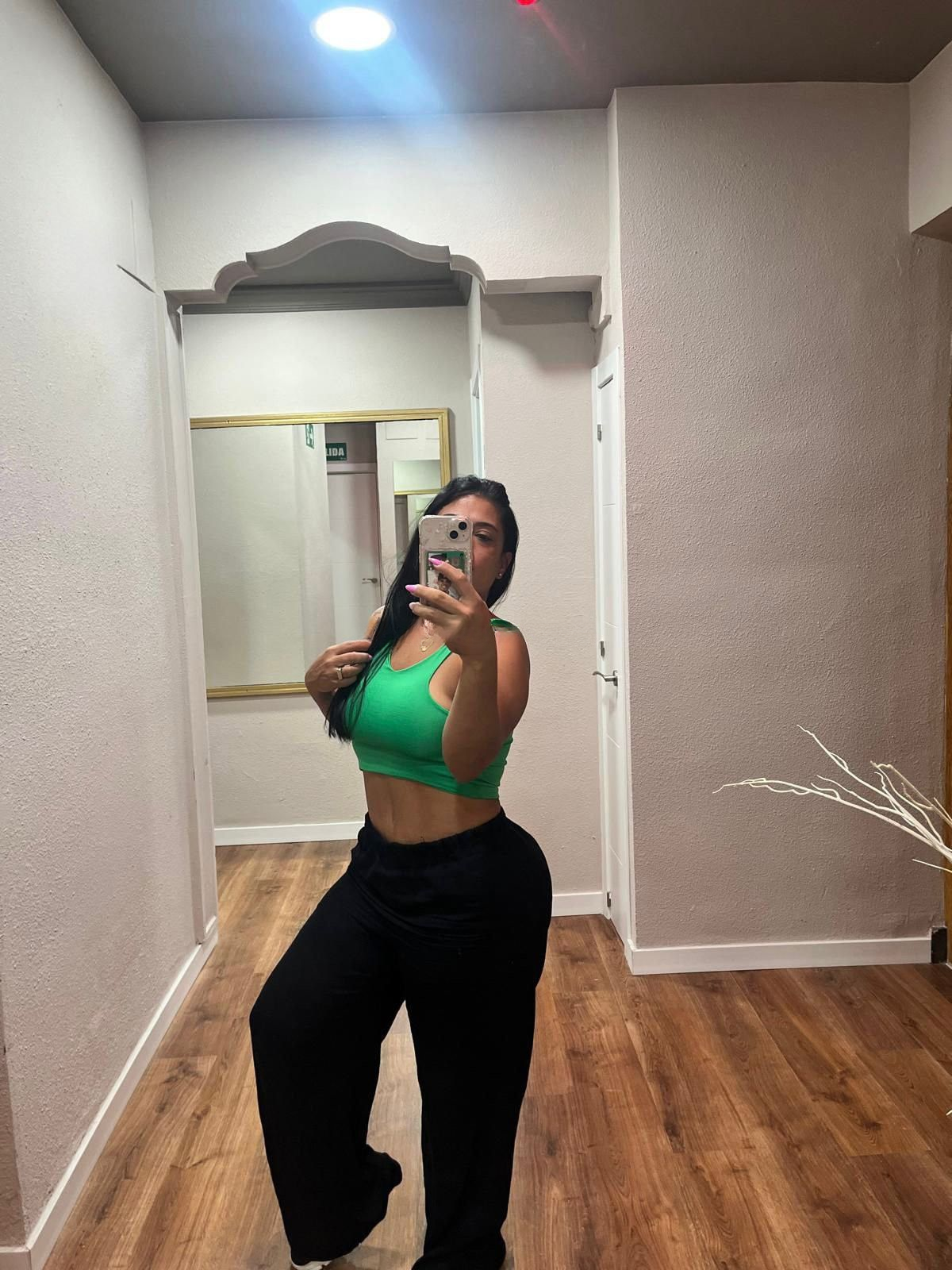 617411675|IVONNE|Chica