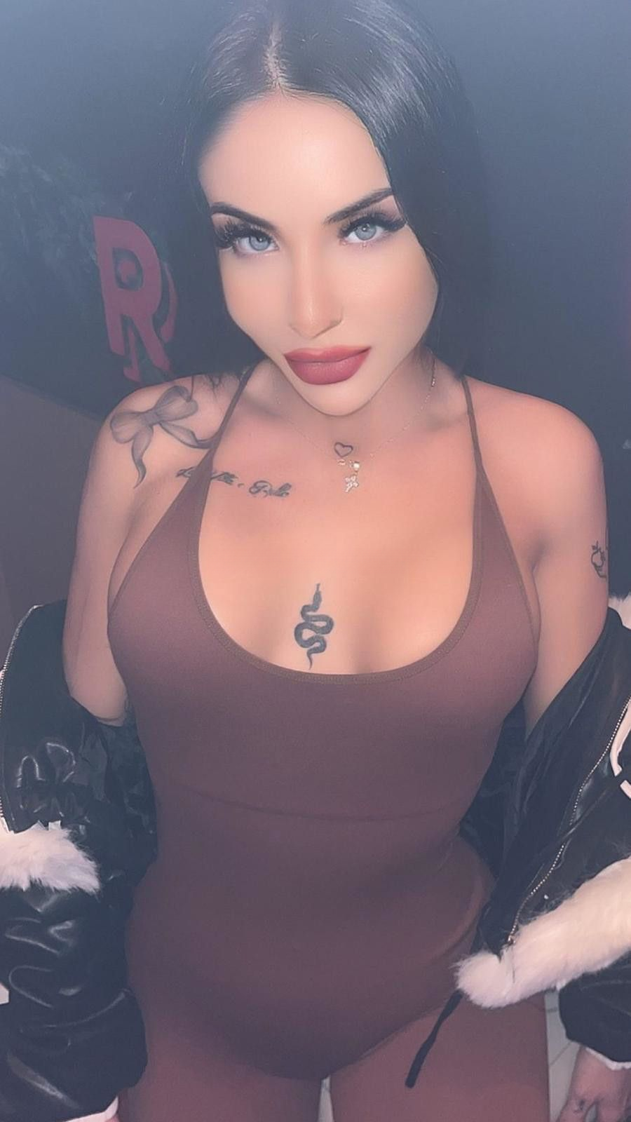 611915701|ÁNGELA|Chica
