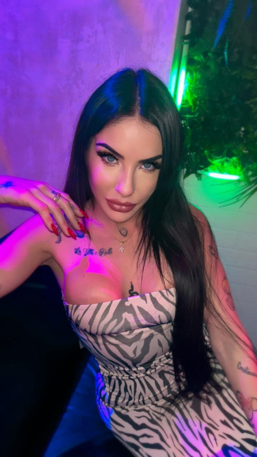 611915701|ÁNGELA|Chica
