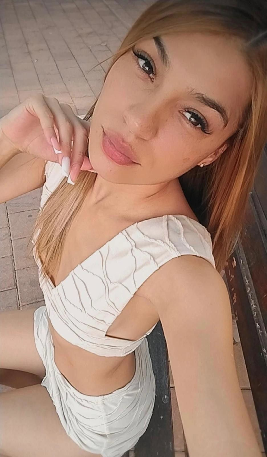 603631871|EMMA|Chica