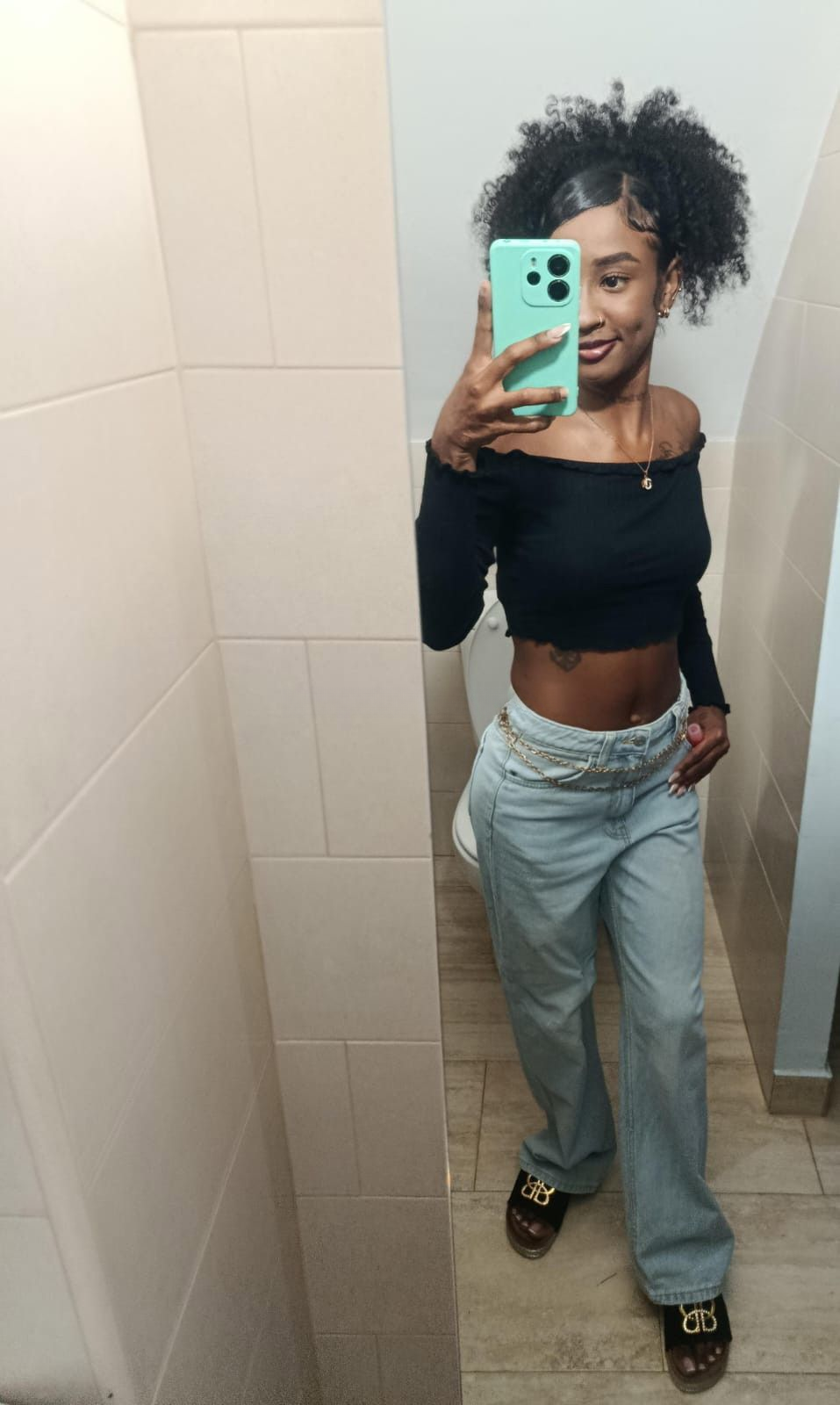 674812151|LAURIN|Chica