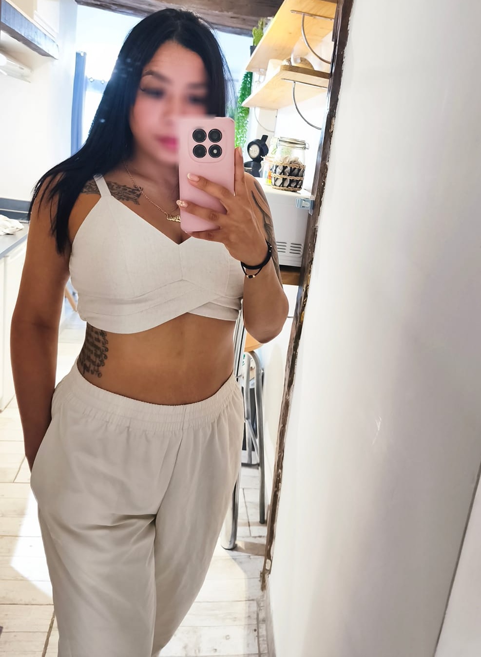 640895615|EMILY|Escort